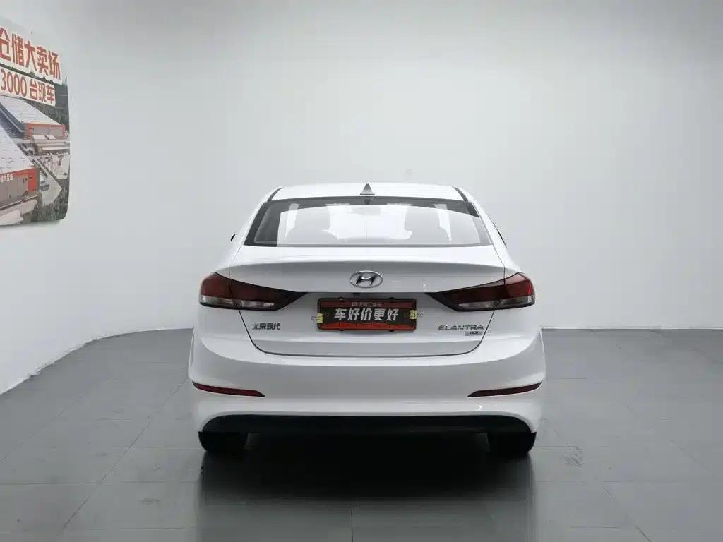 Hyundai Elantra 2016 1.6L Automatic Smart Elite Edition — миниатюра 4