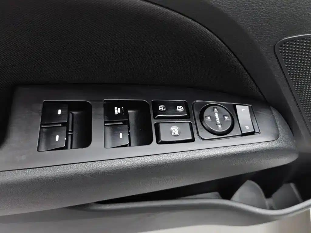 Hyundai Elantra 2016 1.6L Automatic Smart Elite Edition — миниатюра 9