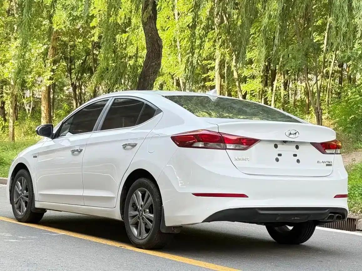 Hyundai Elantra 2016 1.4T Dual-Clutch Dynamic Elite Edition — миниатюра 4