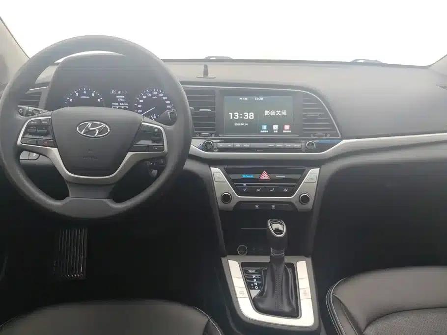 Hyundai Elantra 2016 1.6L Automatic Smart Elite Edition — миниатюра 12