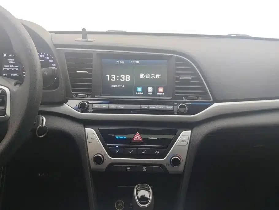 Hyundai Elantra 2016 1.6L Automatic Smart Elite Edition — миниатюра 13