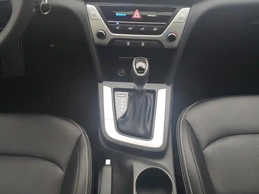 Hyundai Elantra 2016 1.6L Automatic Smart Elite Edition — миниатюра 16