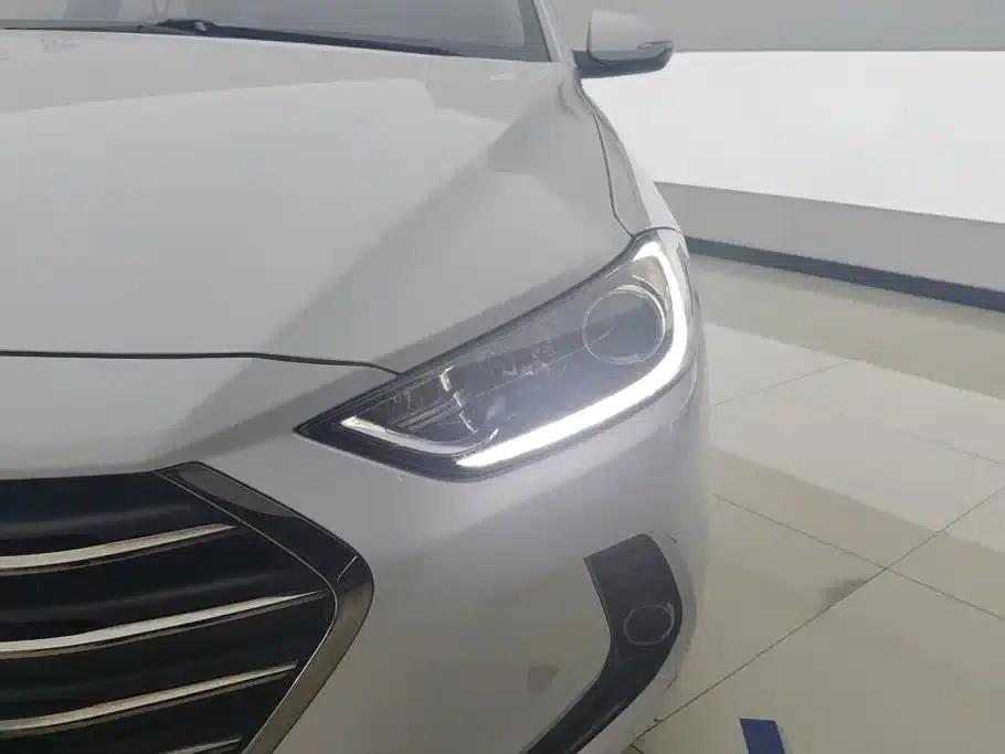 Hyundai Elantra 2016 1.6L Automatic Smart Elite Edition — миниатюра 5