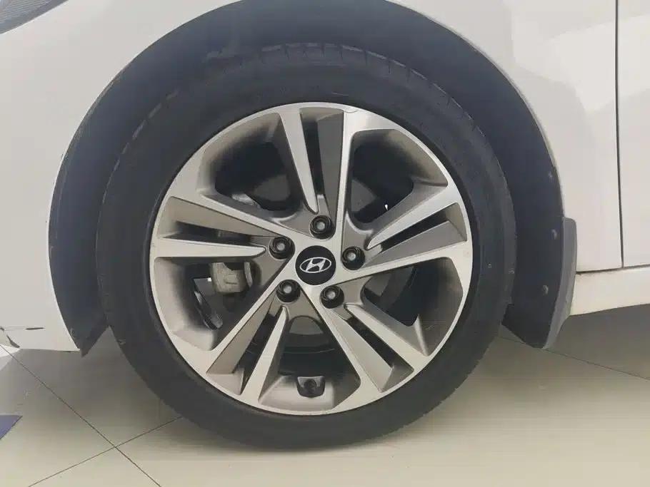 Hyundai Elantra 2016 1.6L Automatic Smart Elite Edition — миниатюра 6