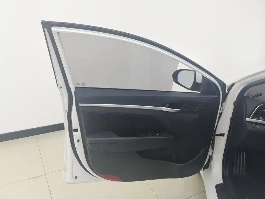 Hyundai Elantra 2016 1.6L Automatic Smart Elite Edition — миниатюра 7