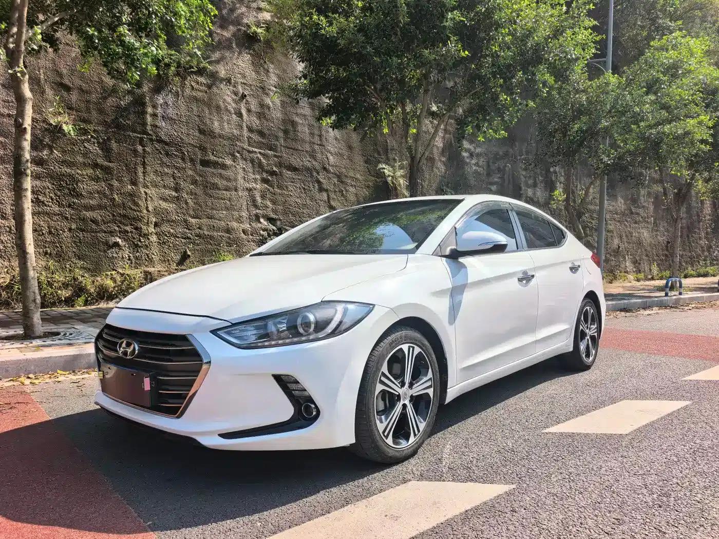 Hyundai Elantra 2018 1.4T Dual-Clutch Dynamic & Vitality Edition — миниатюра 1