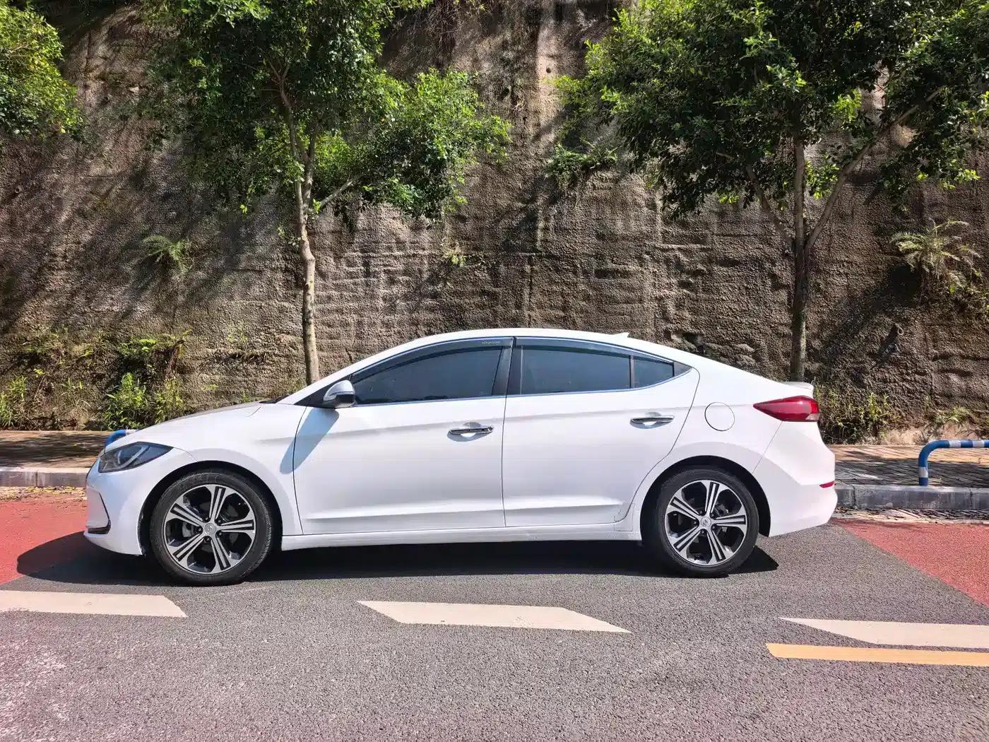Hyundai Elantra 2018 1.4T Dual-Clutch Dynamic & Vitality Edition — миниатюра 4