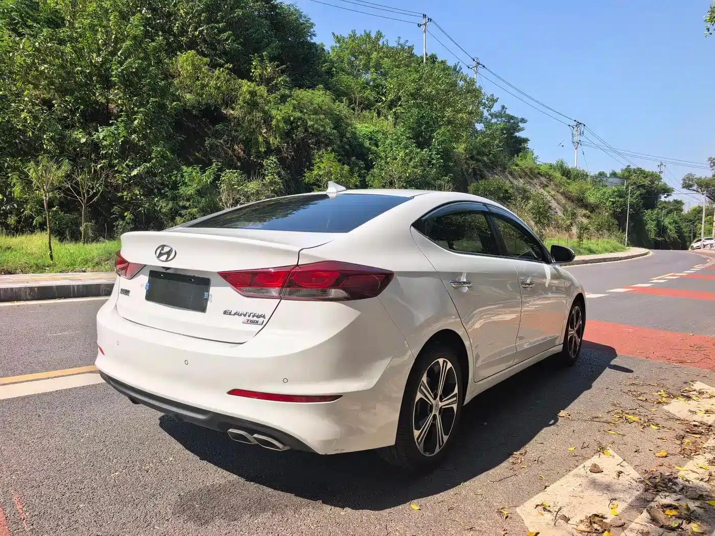 Hyundai Elantra 2018 1.4T Dual-Clutch Dynamic & Vitality Edition — миниатюра 7