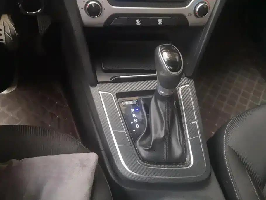 Hyundai Elantra 2016 1.6L Automatic Smart Elite Edition — миниатюра 16