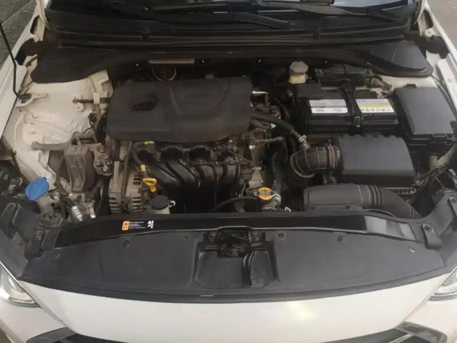 Hyundai Elantra 2016 1.6L Automatic Smart Elite Edition — миниатюра 10