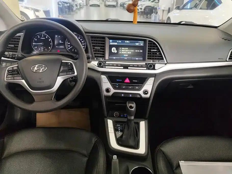 Hyundai Elantra 2016 1.6L Automatic Smart Elite Edition — миниатюра 12