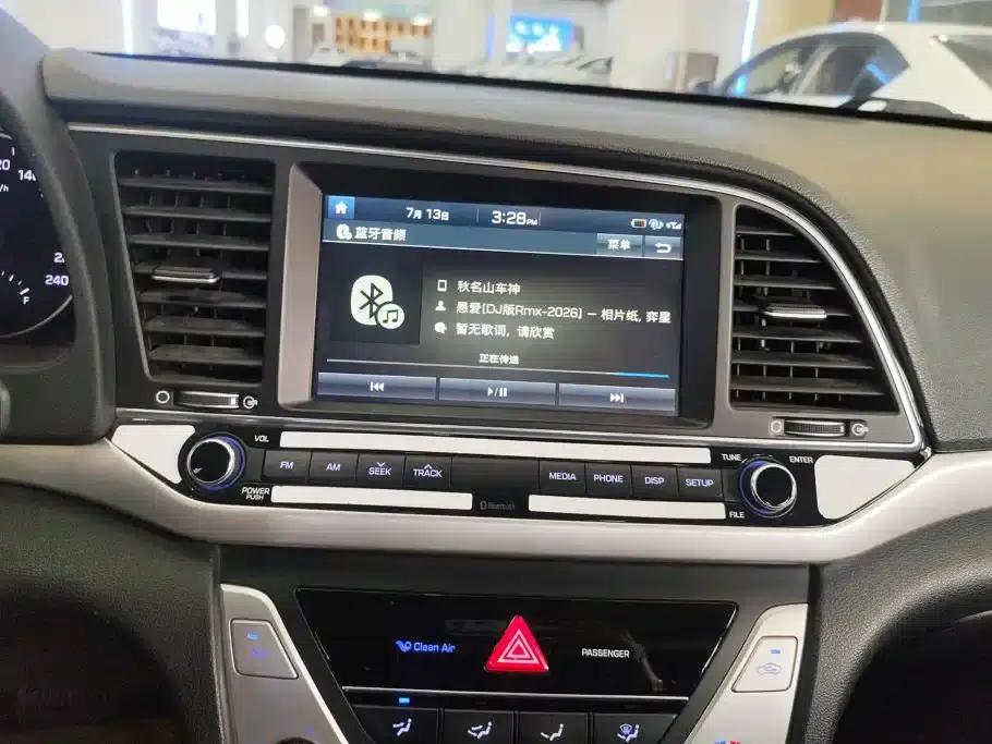 Hyundai Elantra 2016 1.6L Automatic Smart Elite Edition — миниатюра 13