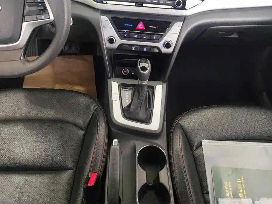 Hyundai Elantra 2016 1.6L Automatic Smart Elite Edition — миниатюра 16