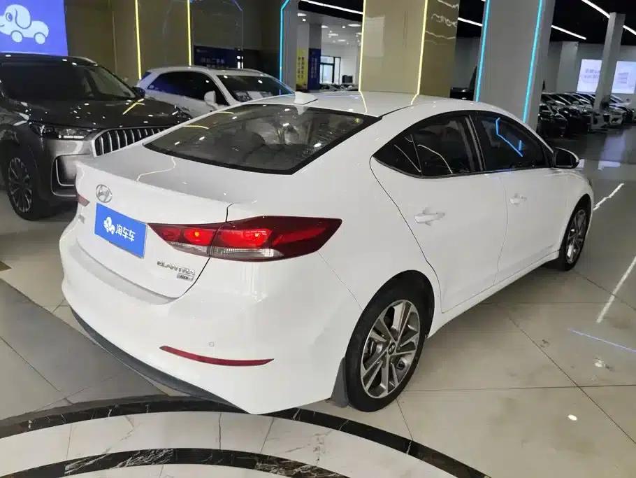 Hyundai Elantra 2016 1.6L Automatic Smart Elite Edition — миниатюра 3