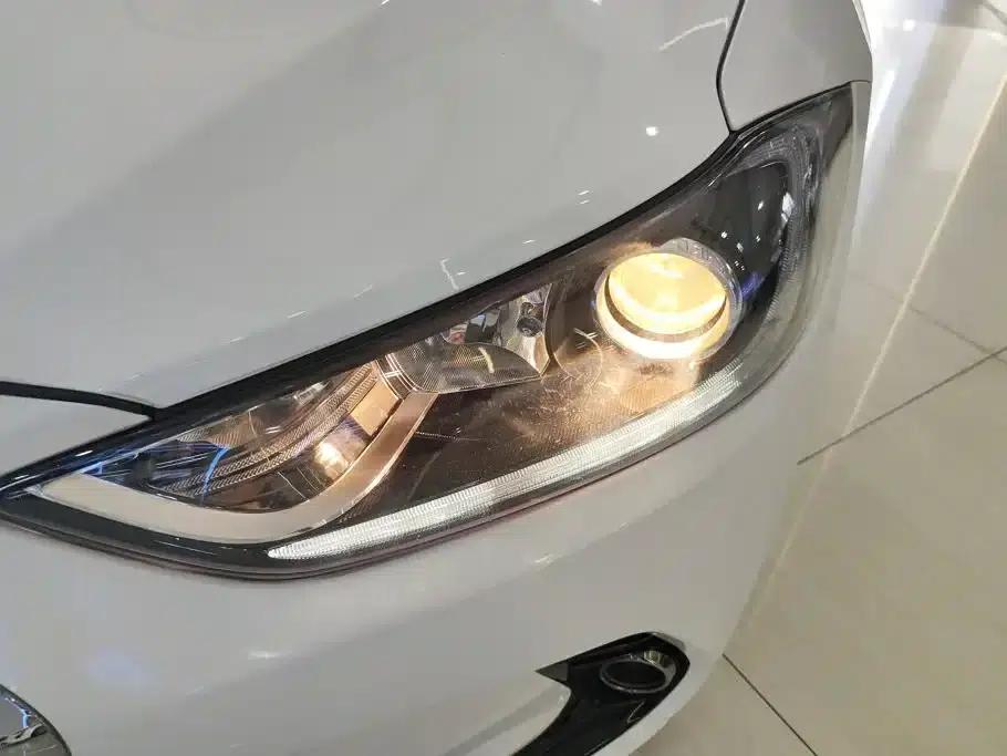 Hyundai Elantra 2016 1.6L Automatic Smart Elite Edition — миниатюра 5