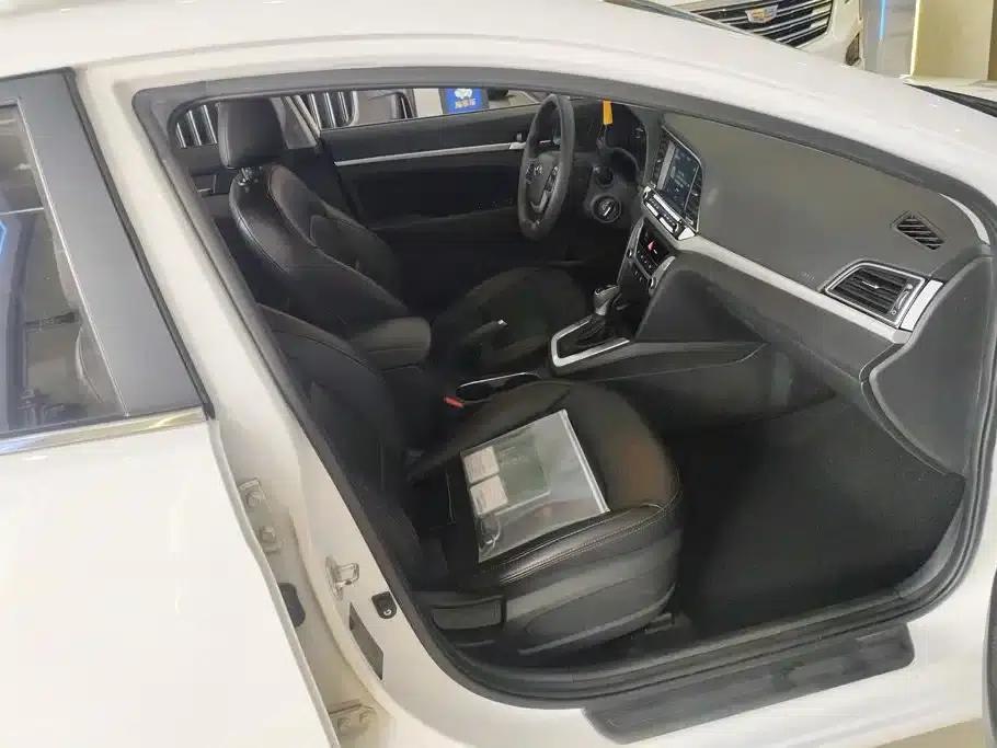 Hyundai Elantra 2016 1.6L Automatic Smart Elite Edition — миниатюра 8