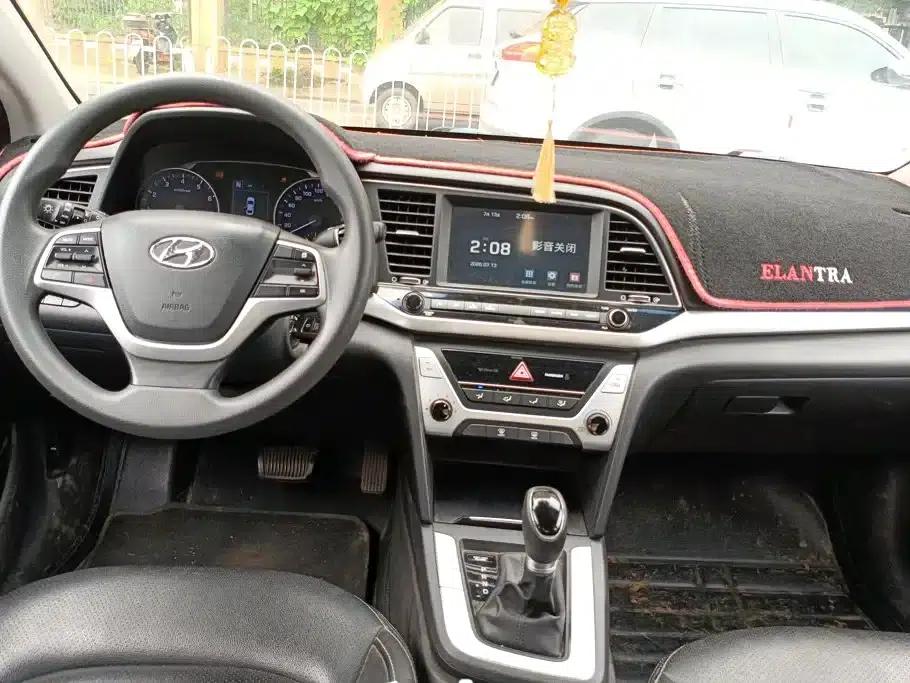Hyundai Elantra 2016 1.6L Automatic Smart Elite Edition — миниатюра 12