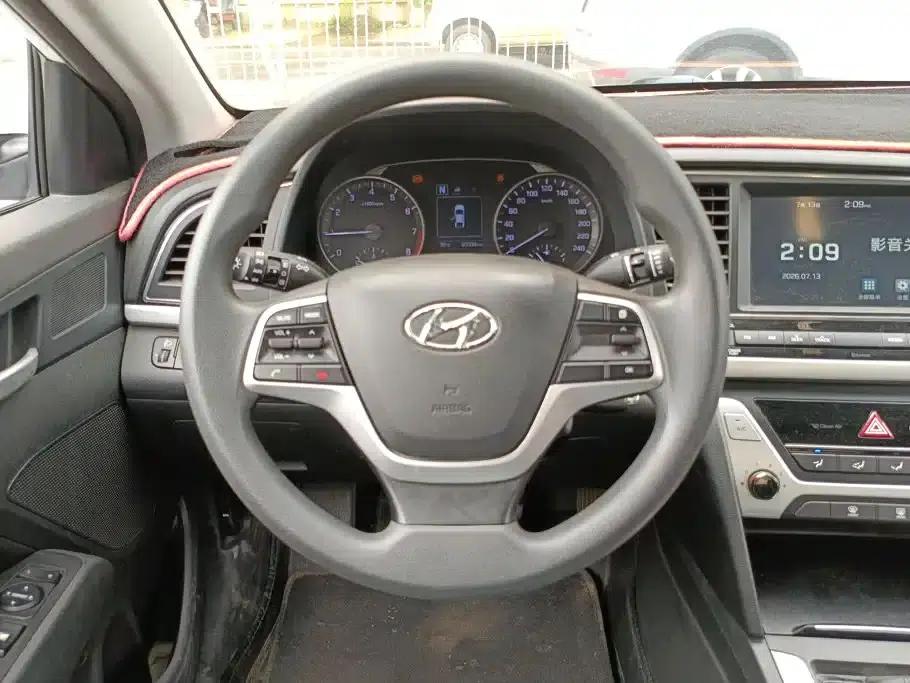 Hyundai Elantra 2016 1.6L Automatic Smart Elite Edition — миниатюра 14