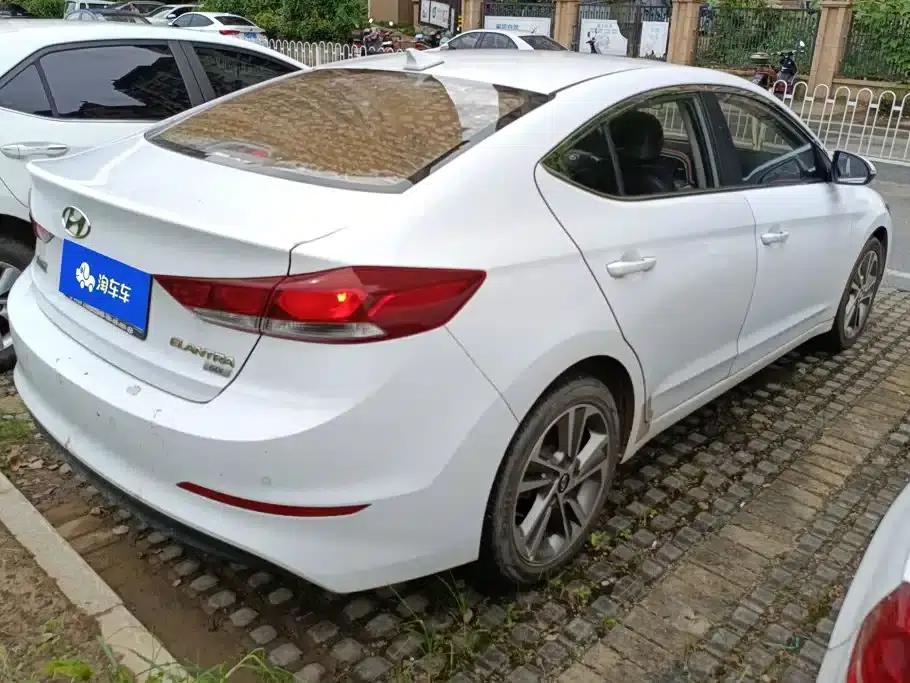 Hyundai Elantra 2016 1.6L Automatic Smart Elite Edition — миниатюра 3