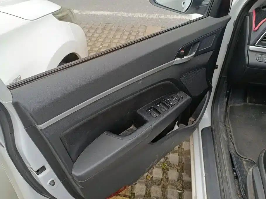 Hyundai Elantra 2016 1.6L Automatic Smart Elite Edition — миниатюра 7