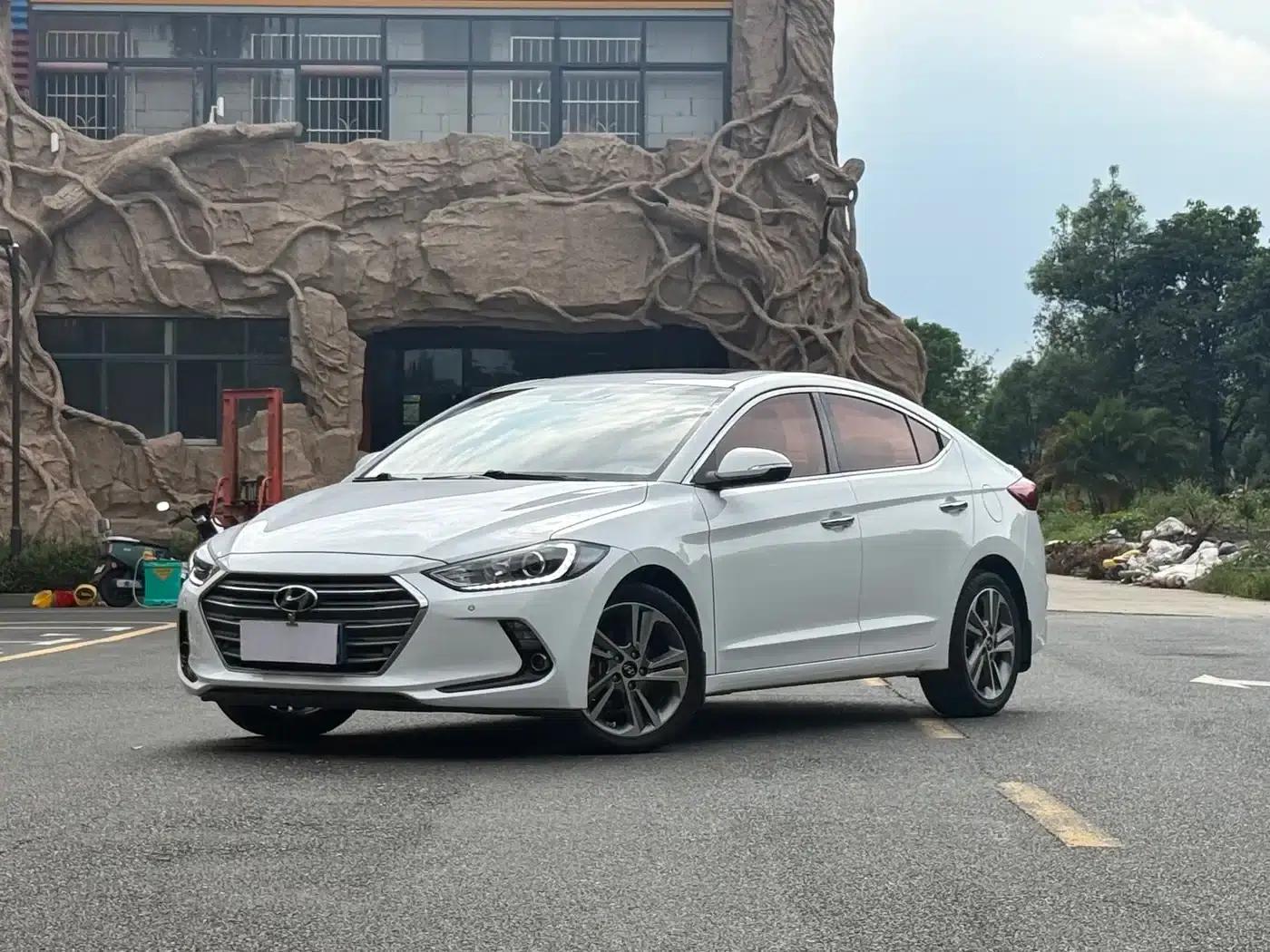 Hyundai Elantra 2016 1.6L Automatic Smart Luxury Edition — миниатюра 1