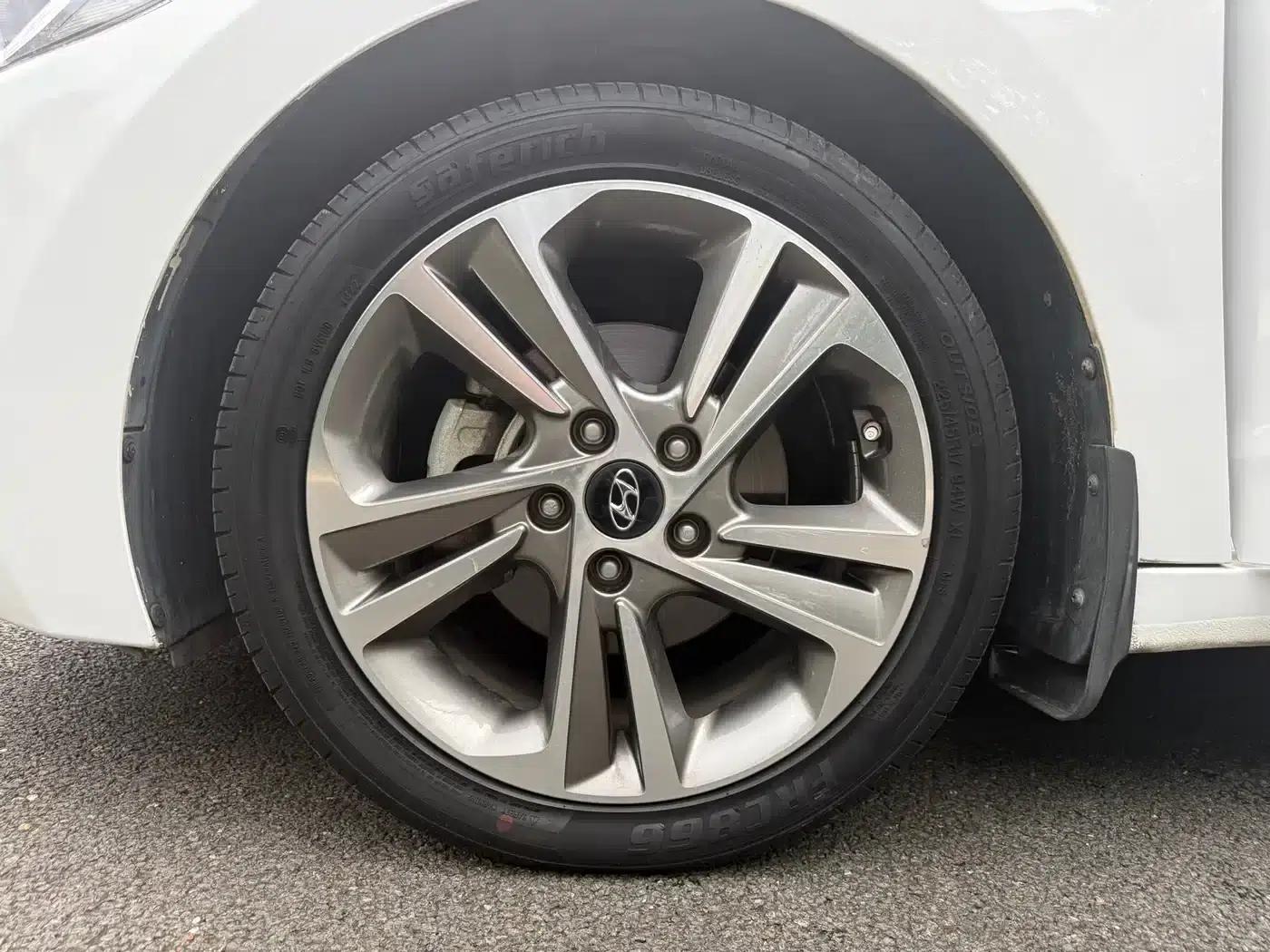 Hyundai Elantra 2016 1.6L Automatic Smart Luxury Edition — миниатюра 17