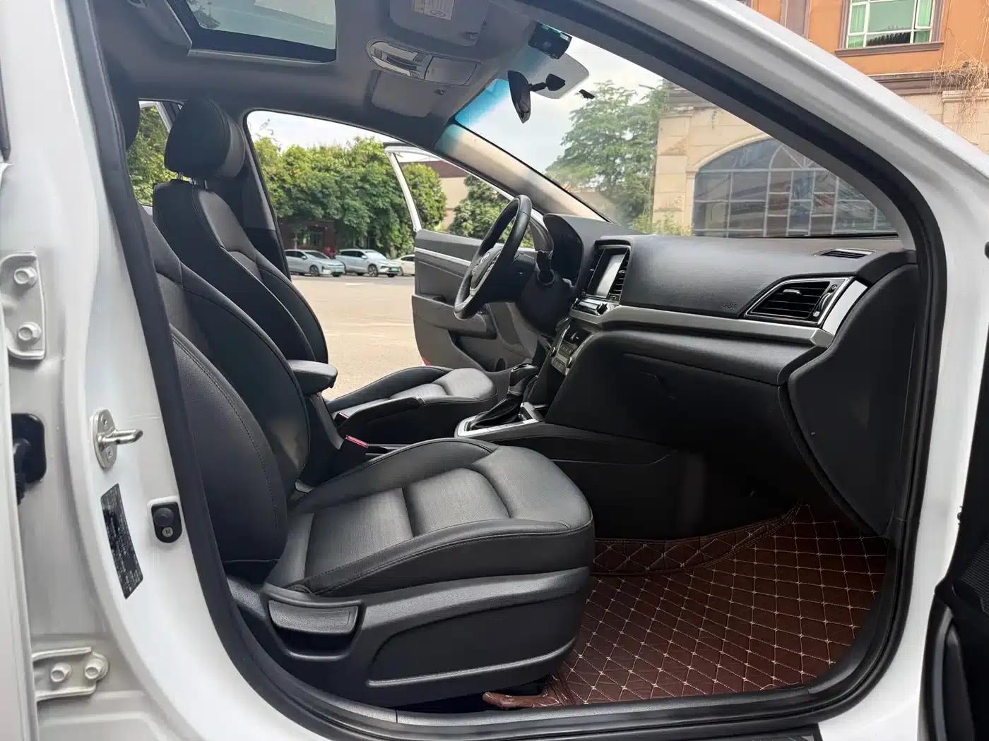 Hyundai Elantra 2016 1.6L Automatic Smart Luxury Edition — миниатюра 5