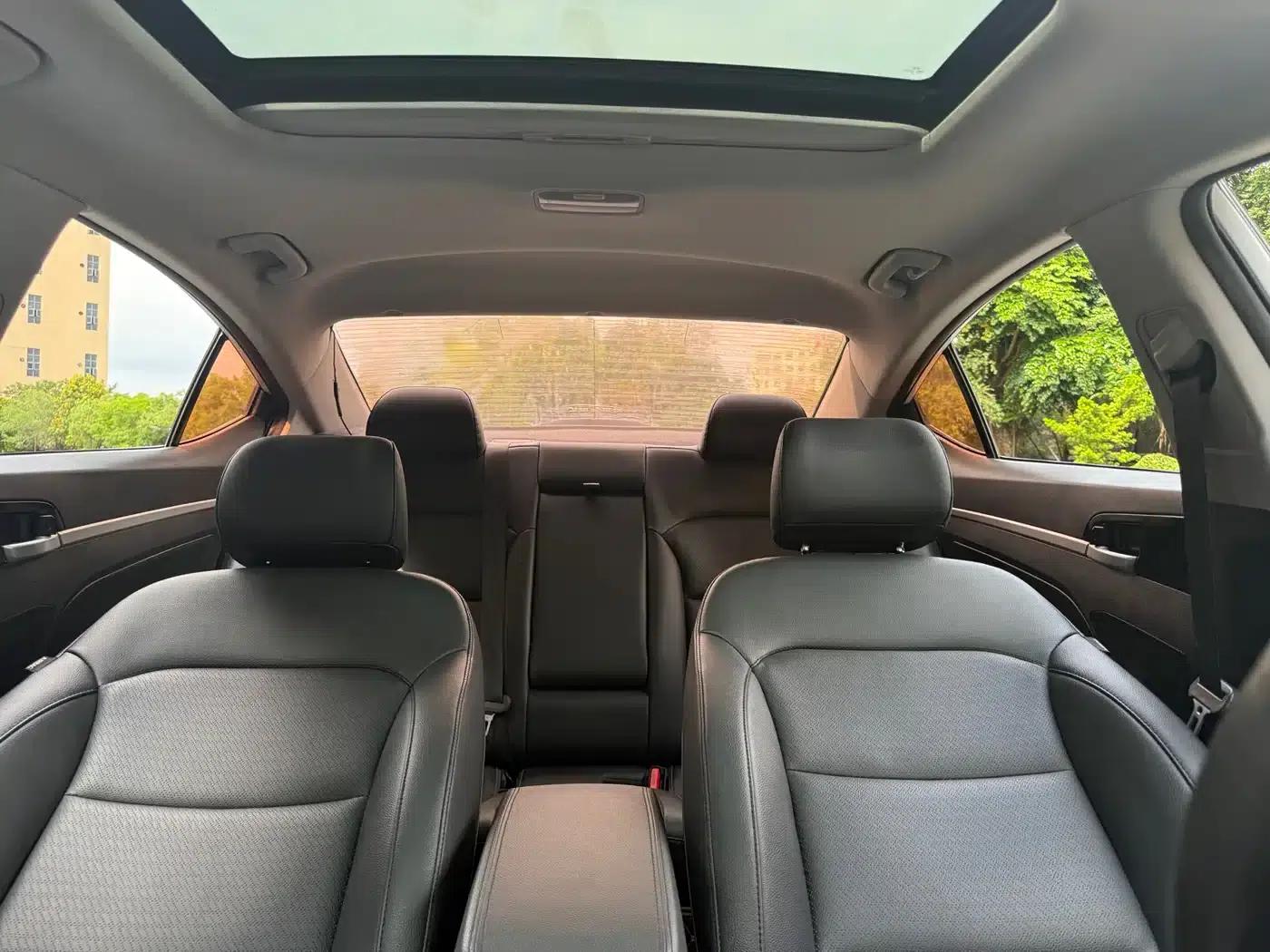 Hyundai Elantra 2016 1.6L Automatic Smart Luxury Edition — миниатюра 7