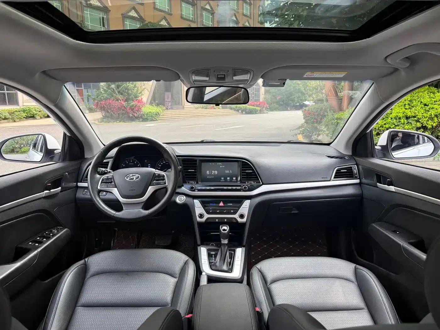 Hyundai Elantra 2016 1.6L Automatic Smart Luxury Edition — миниатюра 8