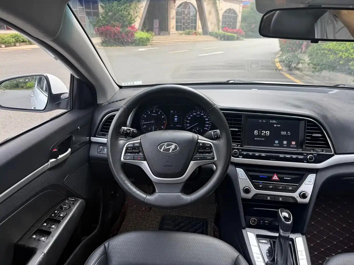 Hyundai Elantra 2016 1.6L Automatic Smart Luxury Edition — миниатюра 9