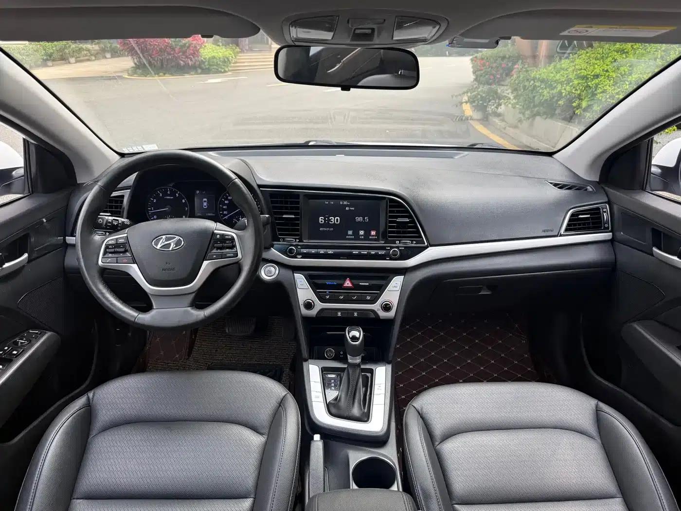 Hyundai Elantra 2016 1.6L Automatic Smart Luxury Edition — миниатюра 10