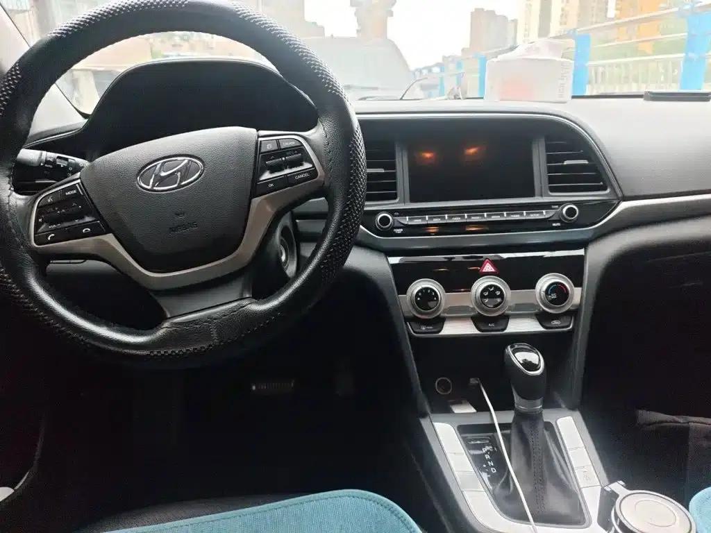 Hyundai Elantra 2020 1.5L CVT Smart Elite Edition — миниатюра 13