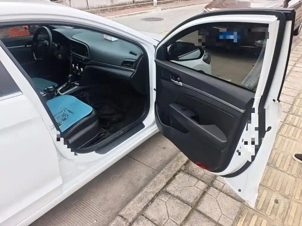 Hyundai Elantra 2020 1.5L CVT Smart Elite Edition — миниатюра 20