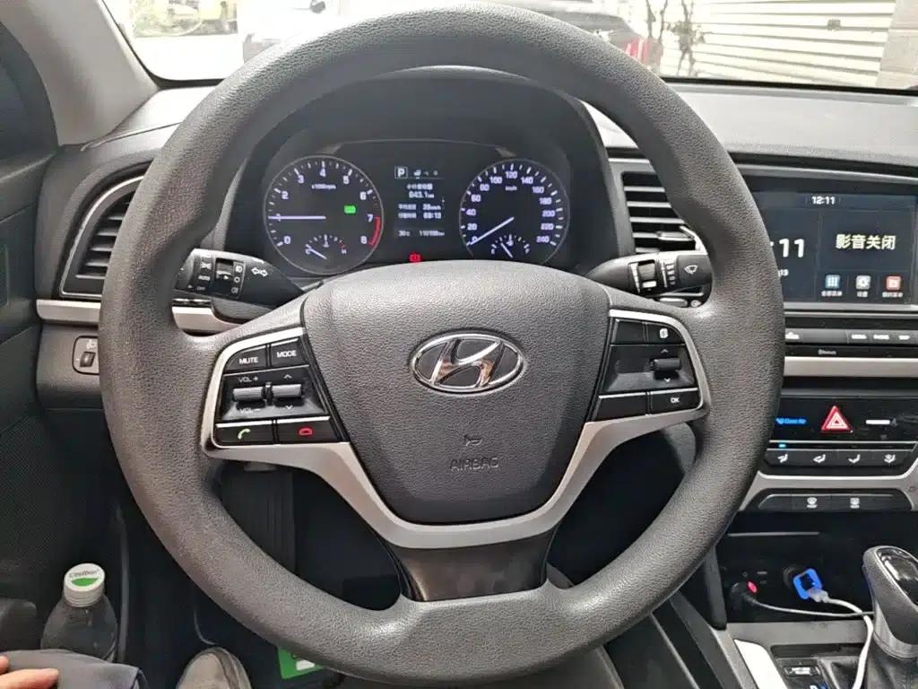 Hyundai Elantra 2016 1.6L Automatic Smart Elite Edition — миниатюра 11