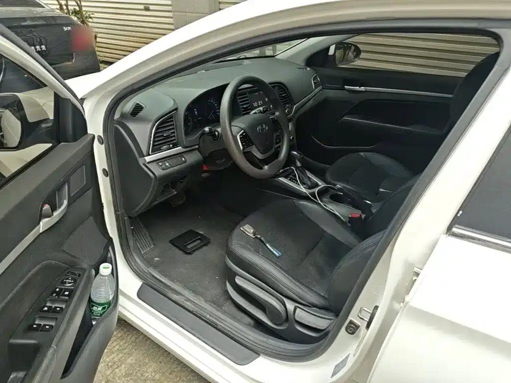 Hyundai Elantra 2016 1.6L Automatic Smart Elite Edition — миниатюра 16
