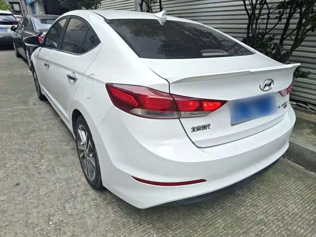 Hyundai Elantra 2016 1.6L Automatic Smart Elite Edition — миниатюра 5