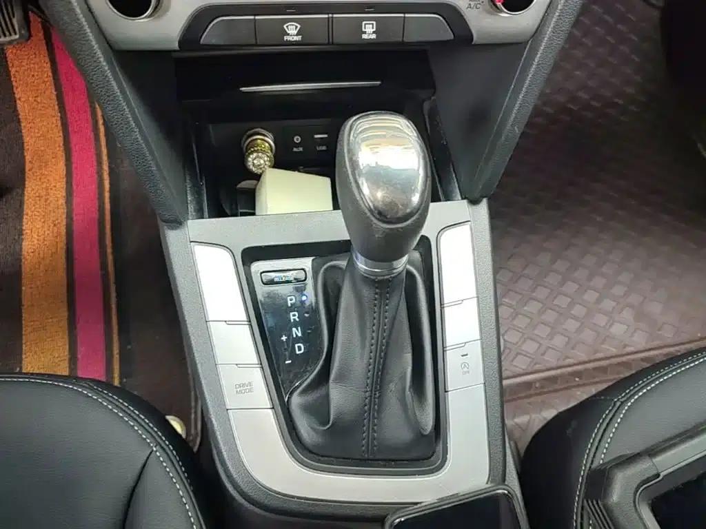 Hyundai Elantra 2016 1.6L Automatic Smart Elite Edition — миниатюра 14