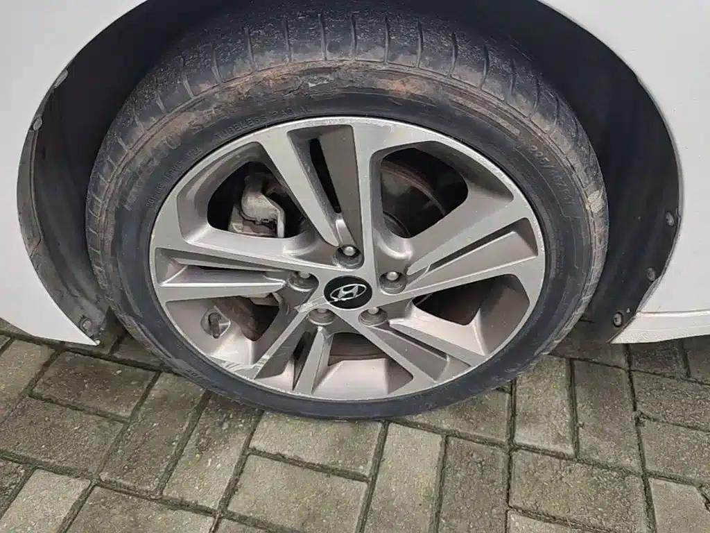 Hyundai Elantra 2016 1.6L Automatic Smart Elite Edition — миниатюра 23
