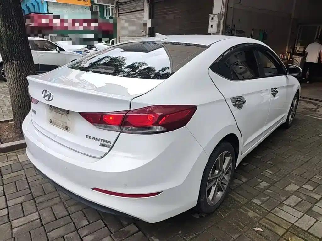 Hyundai Elantra 2016 1.6L Automatic Smart Elite Edition — миниатюра 7
