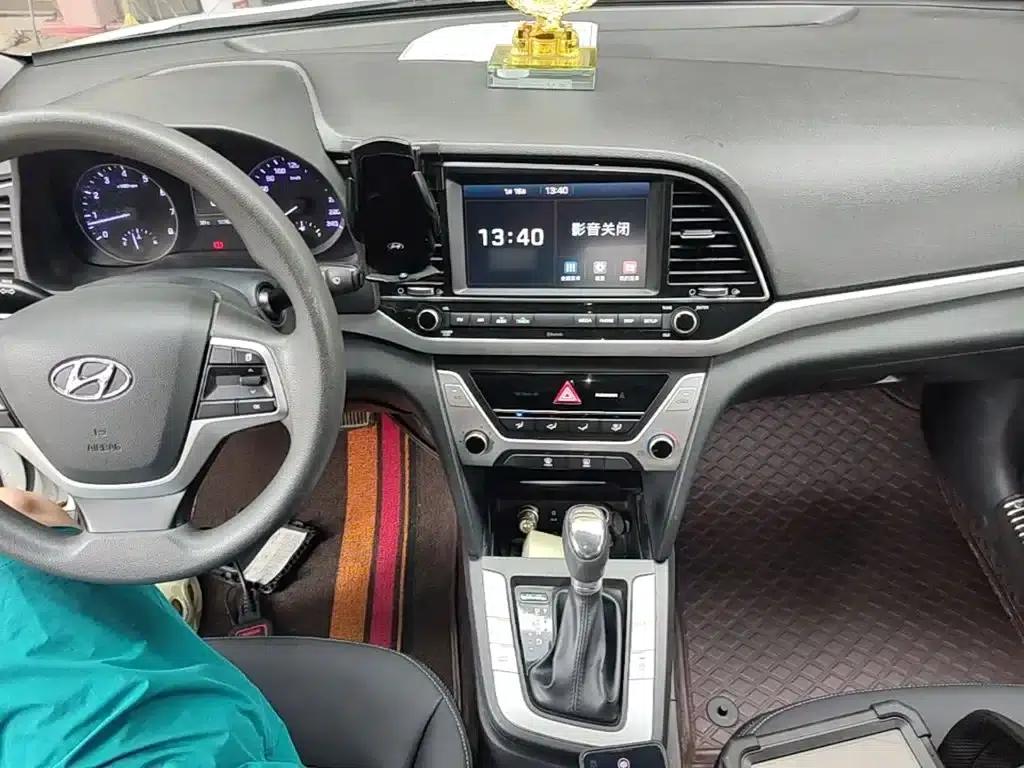 Hyundai Elantra 2016 1.6L Automatic Smart Elite Edition — миниатюра 10