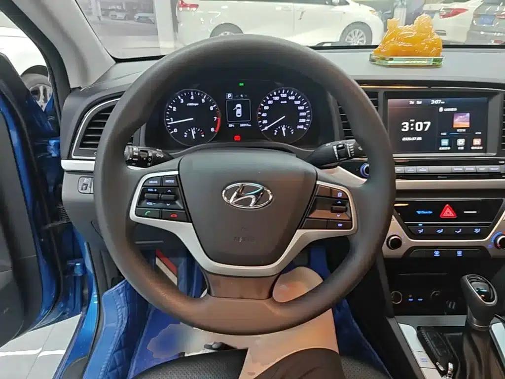 Hyundai Elantra 2016 1.6L Automatic Smart Elite Edition — миниатюра 11