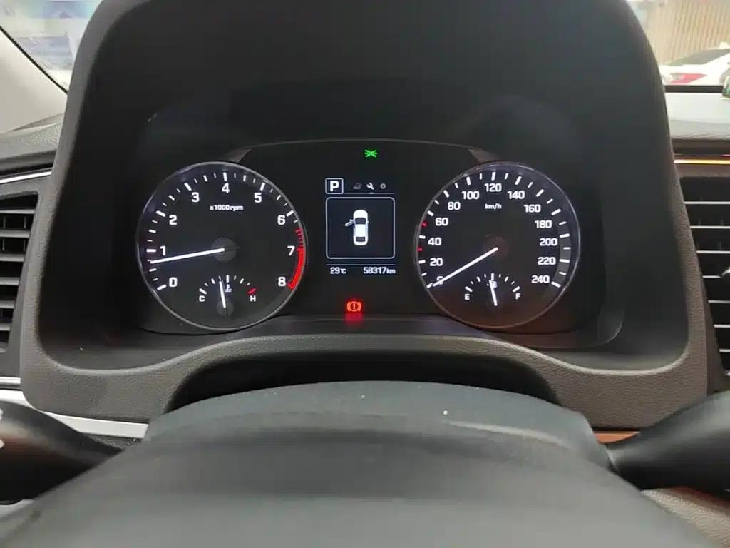 Hyundai Elantra 2016 1.6L Automatic Smart Elite Edition — миниатюра 12