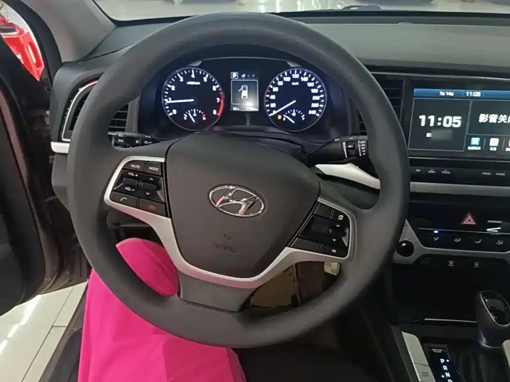 Hyundai Elantra 2016 1.6L Automatic Smart Elite Edition — миниатюра 11