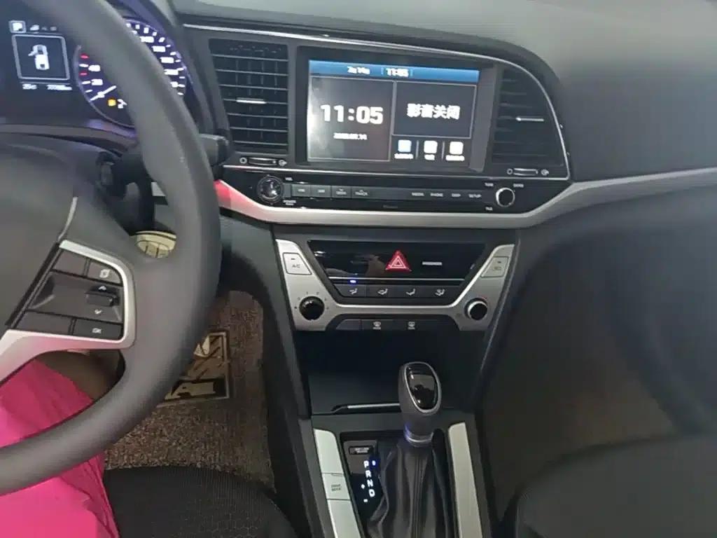 Hyundai Elantra 2016 1.6L Automatic Smart Elite Edition — миниатюра 13