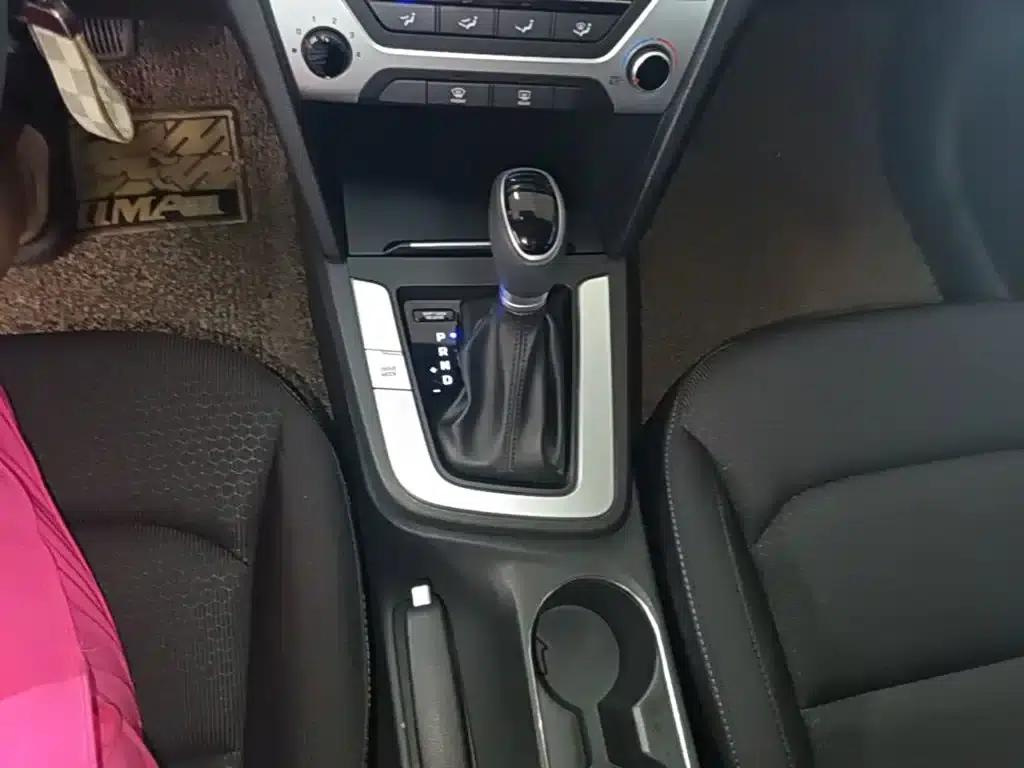Hyundai Elantra 2016 1.6L Automatic Smart Elite Edition — миниатюра 14