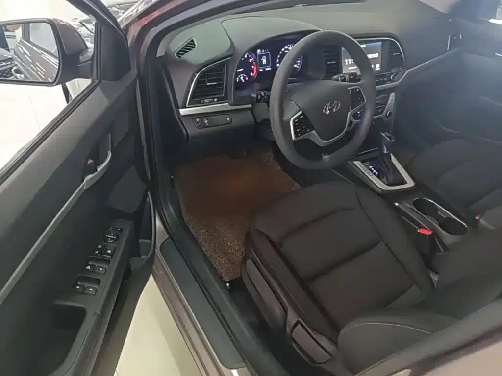 Hyundai Elantra 2016 1.6L Automatic Smart Elite Edition — миниатюра 16