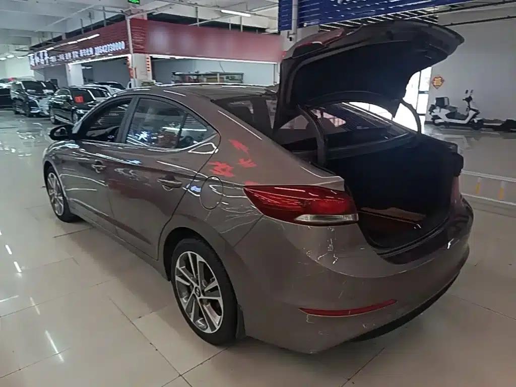 Hyundai Elantra 2016 1.6L Automatic Smart Elite Edition — миниатюра 5