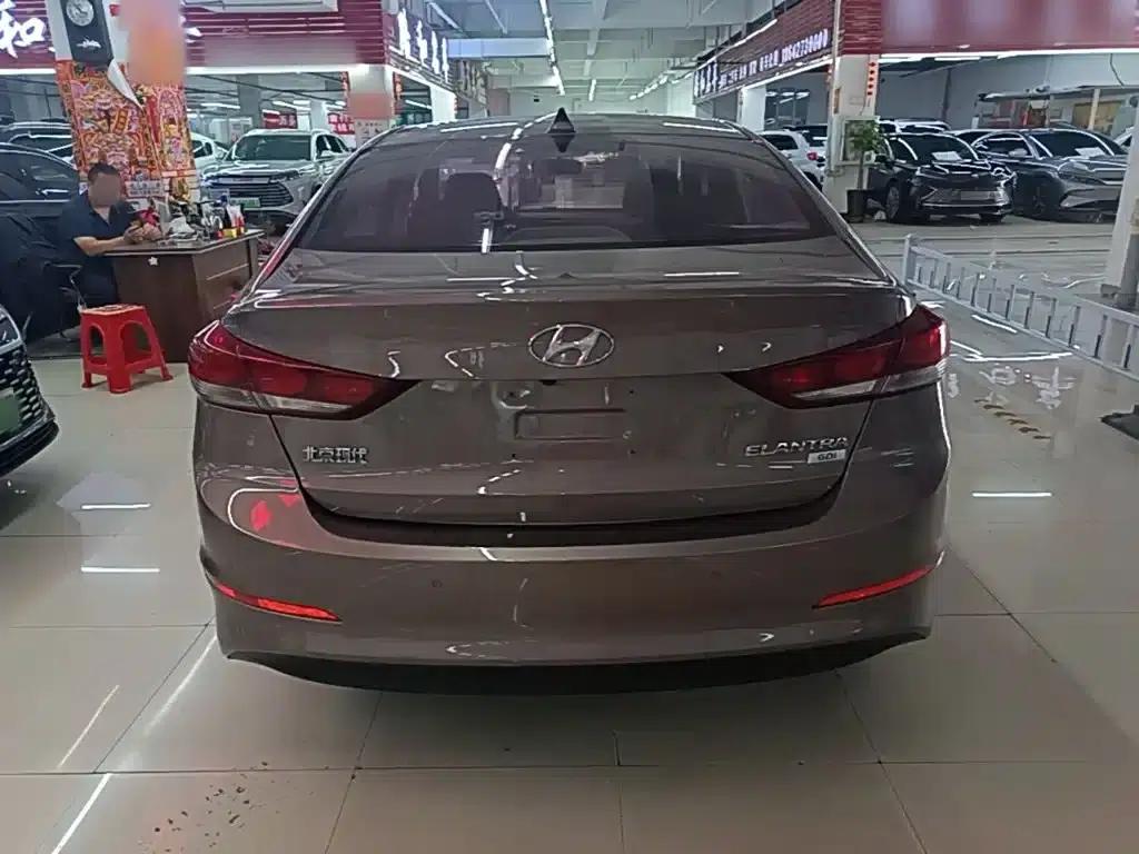 Hyundai Elantra 2016 1.6L Automatic Smart Elite Edition — миниатюра 6