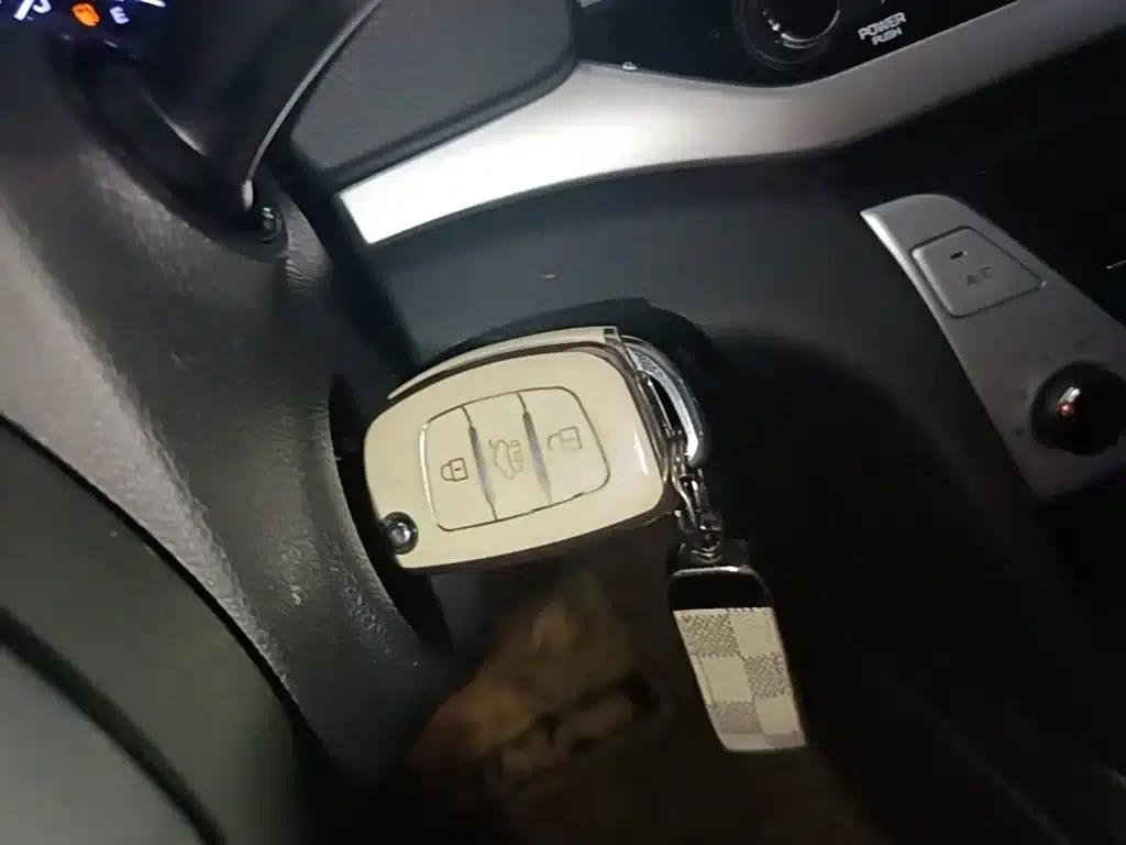 Hyundai Elantra 2016 1.6L Automatic Smart Elite Edition — миниатюра 9
