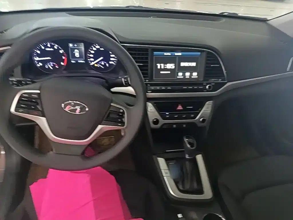 Hyundai Elantra 2016 1.6L Automatic Smart Elite Edition — миниатюра 10